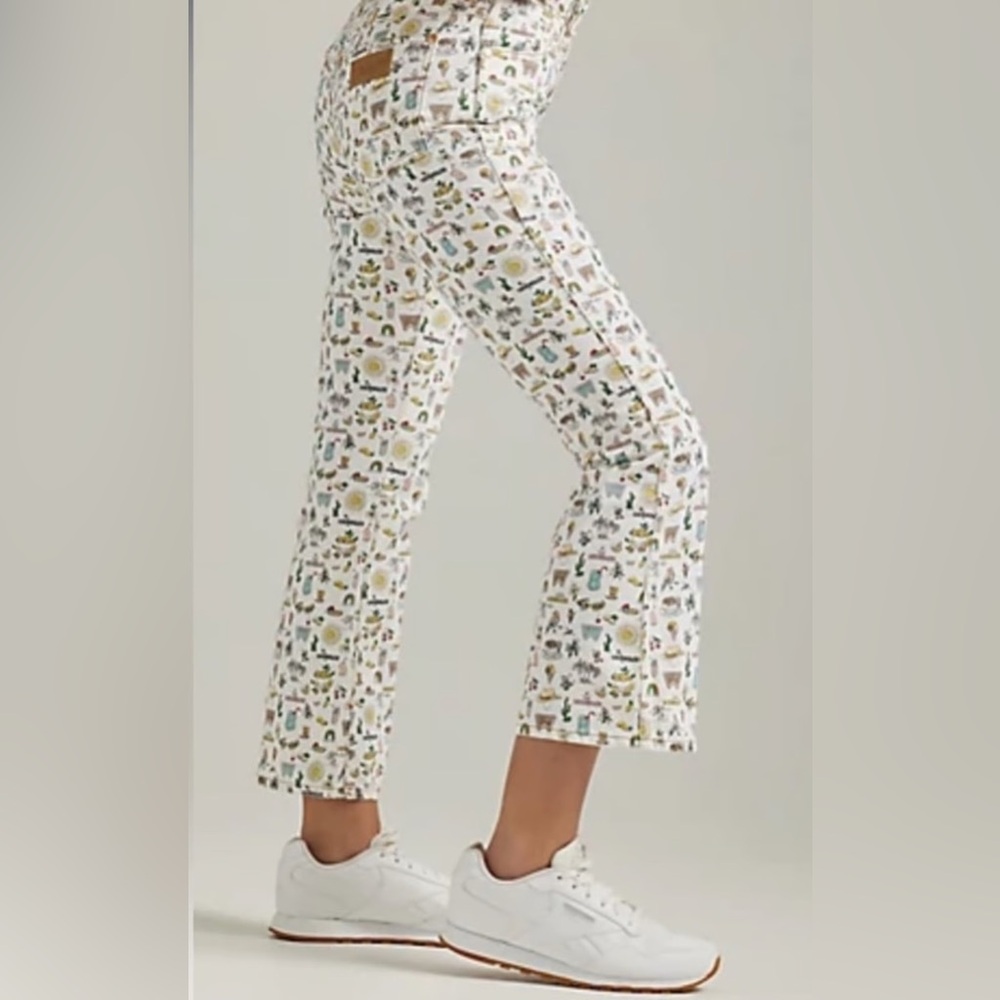 LIKE NEW WRANGLER WROCK 672 HIGH RISE KICK FLARE IN LIFE’S LEMONS, SIZE 33 - Picture 4 of 15